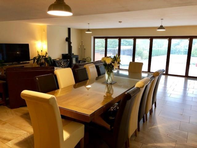 DAY/DINING ROOM